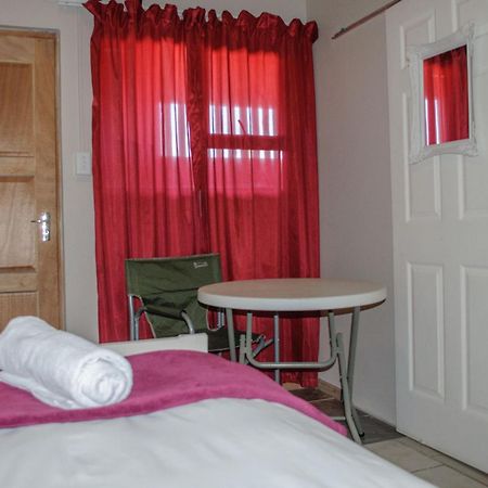 Oceanlife Guesthouse And Restaurant Luederitz Exteriör bild