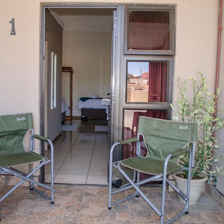 Oceanlife Guesthouse And Restaurant Luederitz Exteriör bild